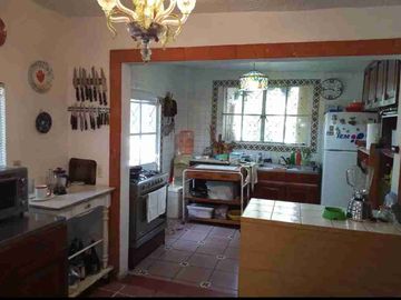 VENTA DE CASA ESTILO CAMPESTRE MEXICANO, INDEPENDIENTE 358 mt DE TERRENO, MUY AMPLIA. CON RECÁMARA EN PLANTA BAJA, AL SUR DE LA CIUDAD. CONTRERAS CDMX