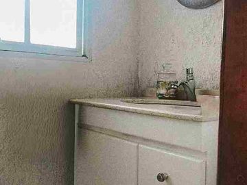 VENTA DE CASA ESTILO CAMPESTRE MEXICANO, INDEPENDIENTE 358 mt DE TERRENO, MUY AMPLIA. CON RECÁMARA EN PLANTA BAJA, AL SUR DE LA CIUDAD. CONTRERAS CDMX