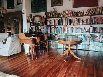 VENTA DE CASA ESTILO CAMPESTRE MEXICANO, INDEPENDIENTE 358 mt DE TERRENO, MUY AMPLIA. CON RECÁMARA EN PLANTA BAJA, AL SUR DE LA CIUDAD. CONTRERAS CDMX