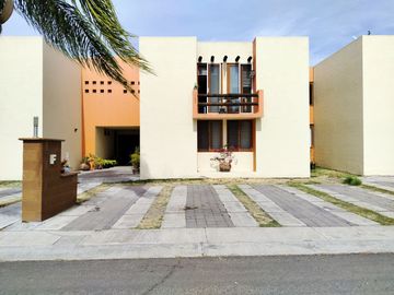 DEPARTAMENTO EN VENTA PUERTA REAL CORREGIDORA QUERETARO 3 RECAMARAS AREAS VERDES ALBERCA Y VIGILANCIA