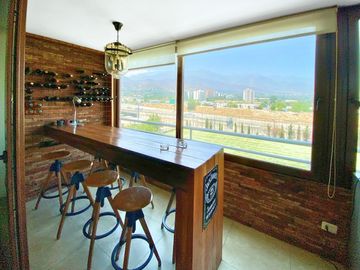 En venta amplio y precioso departamento 4D-4B-2E Totalmente renovado con excelentes terminaciones, Raul Labbé 13.000.