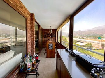 En venta amplio y precioso departamento 4D-4B-2E Totalmente renovado con excelentes terminaciones, Raul Labbé 13.000.