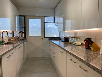 En venta amplio y precioso departamento 4D-4B-2E Totalmente renovado con excelentes terminaciones, Raul Labbé 13.000.