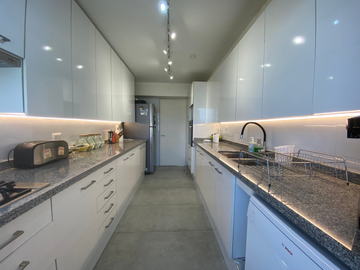 En venta amplio y precioso departamento 4D-4B-2E Totalmente renovado con excelentes terminaciones, Raul Labbé 13.000.