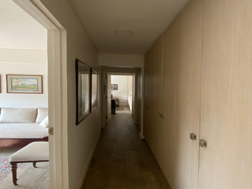 En venta amplio y precioso departamento 4D-4B-2E Totalmente renovado con excelentes terminaciones, Raul Labbé 13.000.
