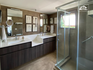En venta amplio y precioso departamento 4D-4B-2E Totalmente renovado con excelentes terminaciones, Raul Labbé 13.000.