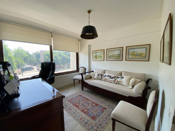 En venta amplio y precioso departamento 4D-4B-2E Totalmente renovado con excelentes terminaciones, Raul Labbé 13.000.