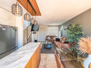 CASA EN VENTA CON 3 RECÁMARAS Y ROOF GARDEN TECHADO EN FRACCIONAMIENTO DE SAN FRANCISCO OCOTLÁN, CORONANGO