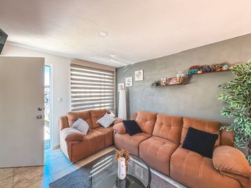 CASA EN VENTA CON 3 RECÁMARAS Y ROOF GARDEN TECHADO EN FRACCIONAMIENTO DE SAN FRANCISCO OCOTLÁN, CORONANGO