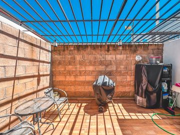 CASA EN VENTA CON 3 RECÁMARAS Y ROOF GARDEN TECHADO EN FRACCIONAMIENTO DE SAN FRANCISCO OCOTLÁN, CORONANGO