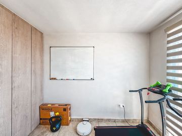 CASA EN VENTA CON 3 RECÁMARAS Y ROOF GARDEN TECHADO EN FRACCIONAMIENTO DE SAN FRANCISCO OCOTLÁN, CORONANGO