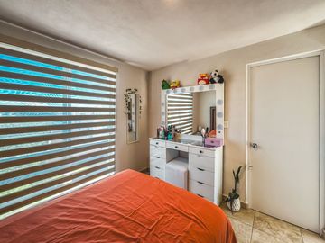 CASA EN VENTA CON 3 RECÁMARAS Y ROOF GARDEN TECHADO EN FRACCIONAMIENTO DE SAN FRANCISCO OCOTLÁN, CORONANGO
