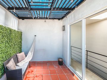 CASA EN VENTA CON 3 RECÁMARAS Y ROOF GARDEN TECHADO EN FRACCIONAMIENTO DE SAN FRANCISCO OCOTLÁN, CORONANGO