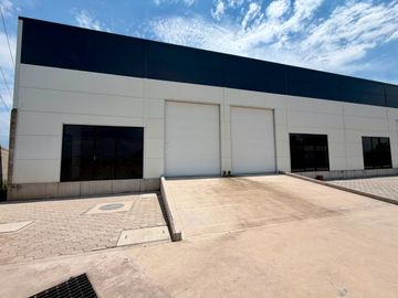 BODEGA DE 216m2 EN RENTA DENTRO DE PARQUE A UNOS PASOS DE CARR. 57, Querétaro!