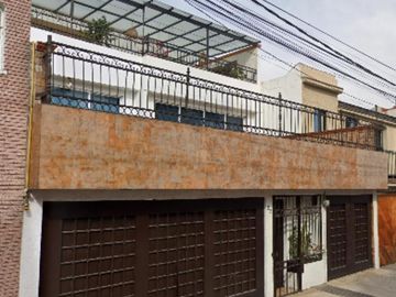 CASA EN REMATE EN LA INDUSTRIAL, GUSTAVO A. MADERO