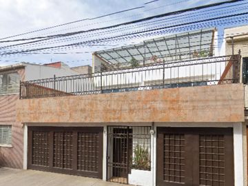 CASA EN REMATE EN LA INDUSTRIAL, GUSTAVO A. MADERO