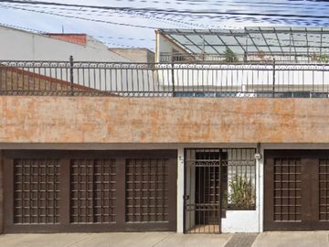 CASA EN REMATE EN LA INDUSTRIAL, GUSTAVO A. MADERO