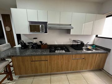 Departamento Amueblado en Renta de 2 Recámaras en Av. 135 Cancún | Planta Baja con Alberca y Gimnasio