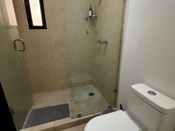 Departamento Amueblado en Renta de 2 Recámaras en Av. 135 Cancún | Planta Baja con Alberca y Gimnasio