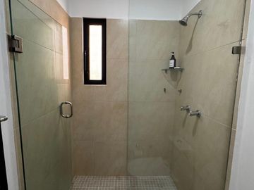 Departamento Amueblado en Renta de 2 Recámaras en Av. 135 Cancún | Planta Baja con Alberca y Gimnasio