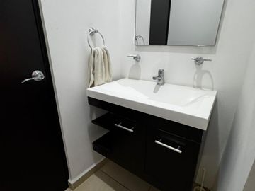 Departamento Amueblado en Renta de 2 Recámaras en Av. 135 Cancún | Planta Baja con Alberca y Gimnasio