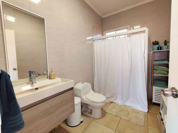 CASA EN PARCELA CON AMPLIA VISTA LIMACHE