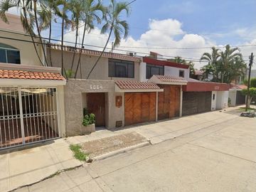 CASA EN VENTA EN CALLE DURERO, FRACC. REAL VALLARTA, ZAPOPAN JALISCO