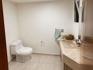 EN RENTA amplísimo Departamento Torres Marbella El Refugio Queretaro
