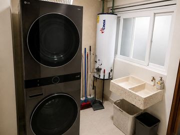 EN RENTA amplísimo Departamento Torres Marbella El Refugio Queretaro