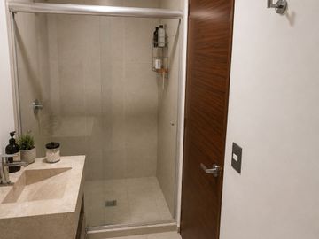 EN RENTA amplísimo Departamento Torres Marbella El Refugio Queretaro