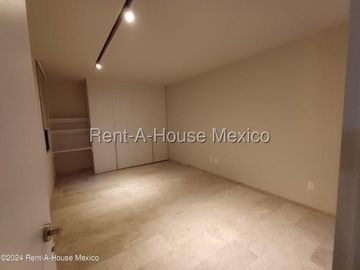 Casa en renta de 3 niveles con roof garden y cuarto de servicio – Zibatá, Querétaro