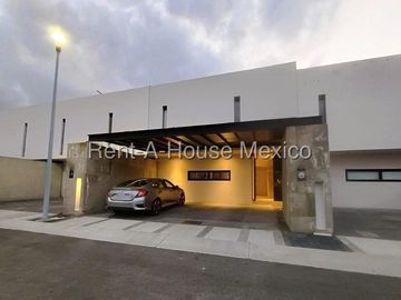 Casa en renta de 3 niveles con roof garden y cuarto de servicio – Zibatá, Querétaro