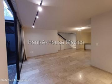 Casa en renta de 3 niveles con roof garden y cuarto de servicio – Zibatá, Querétaro