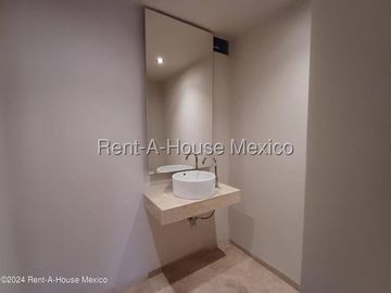 Casa en renta de 3 niveles con roof garden y cuarto de servicio – Zibatá, Querétaro