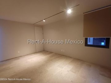 Casa en renta de 3 niveles con roof garden y cuarto de servicio – Zibatá, Querétaro