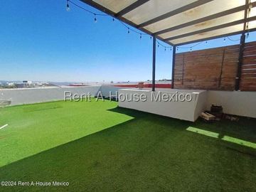 Casa en renta de 3 niveles con roof garden y cuarto de servicio – Zibatá, Querétaro