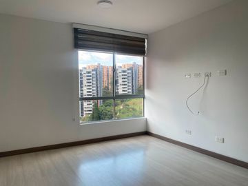 Apartamento en arriendo en Loma del Escobero, Envigado