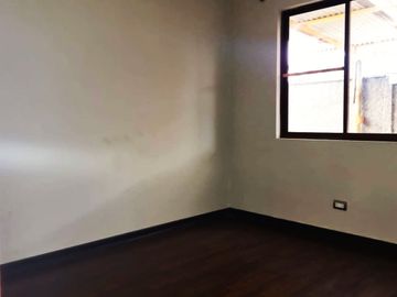 CASA DOS PISOS INDEPENDIENTE SOLIDA EN CONDOMINIO