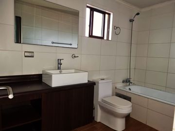 CASA DOS PISOS INDEPENDIENTE SOLIDA EN CONDOMINIO