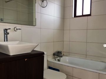 CASA DOS PISOS INDEPENDIENTE SOLIDA EN CONDOMINIO