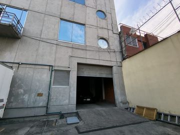 PEQUEÑO ESPACIO PARA ALMACENAMIENTO