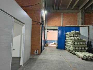 PEQUEÑO ESPACIO PARA ALMACENAMIENTO