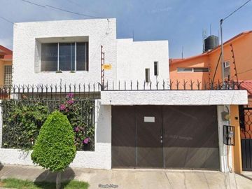 CASA EN REMATE EN PRADOS DEL ROSARIO, AZCAPOTZALCO