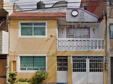 HERMOSA CASA EN REMATE EN LA NUEVA SANTA MARÍA, AZCAPOTZALCO