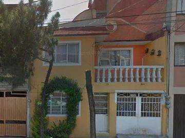 HERMOSA CASA EN REMATE EN LA NUEVA SANTA MARÍA, AZCAPOTZALCO