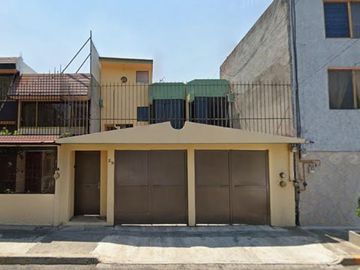 CASA EN REMATE EN ACUEDUCTO DE GUADALUPE, GUSTAVO A. MADERO
