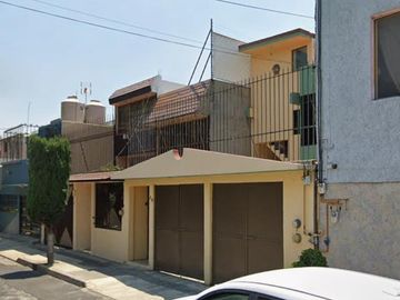CASA EN REMATE EN ACUEDUCTO DE GUADALUPE, GUSTAVO A. MADERO