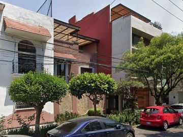 CASA EN REMATE BANCARIO EN LA CONDESA, CUAUHTÉMOC