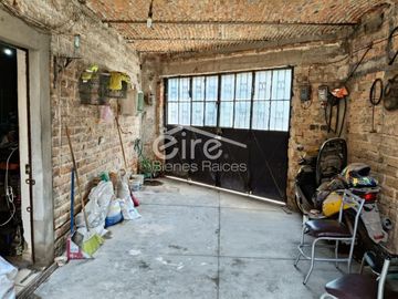 Casa en venta cerca de Plaza Revolución | 10 recámaras y 3 estacionamientos