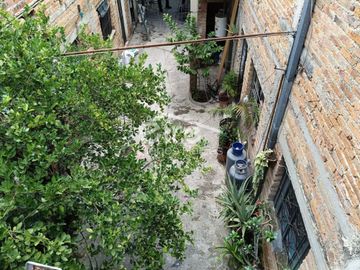 Casa en venta cerca de Plaza Revolución | 10 recámaras y 3 estacionamientos